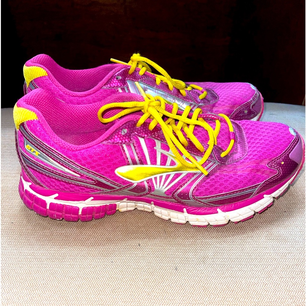 Brooks size 7. Great condition.